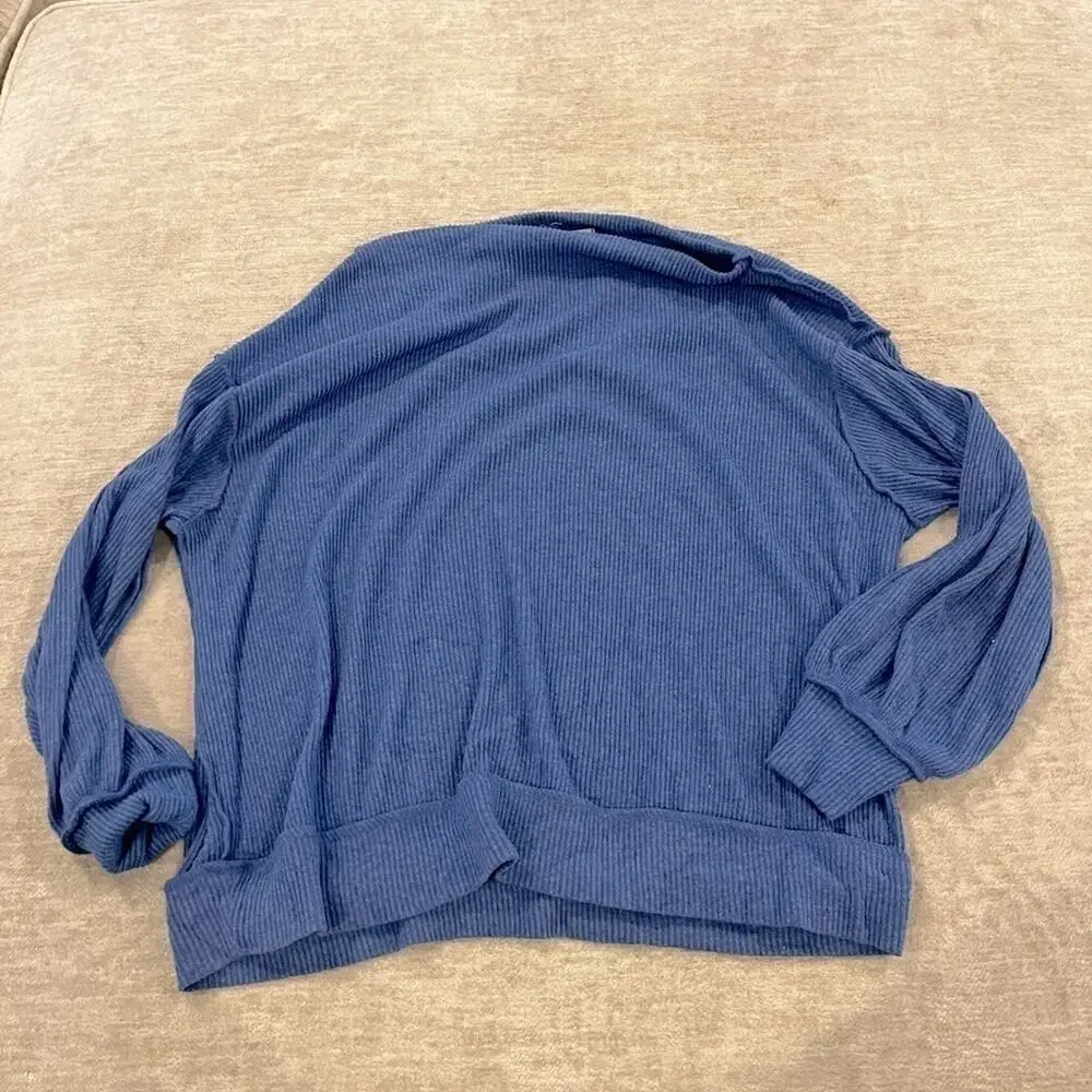 We the Free blue loose fit top - Picture 3 of 3